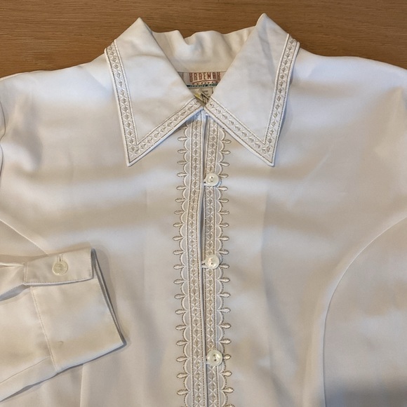 Vintage petite golden thread embroidery design long sleeve blouse - Picture 11 of 13